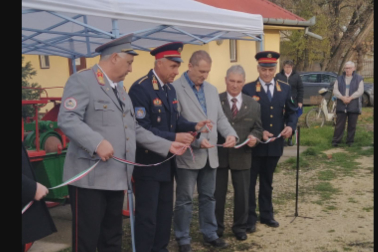  Összefogással újult meg egy muzeális kocsifecskendő Öcsödön