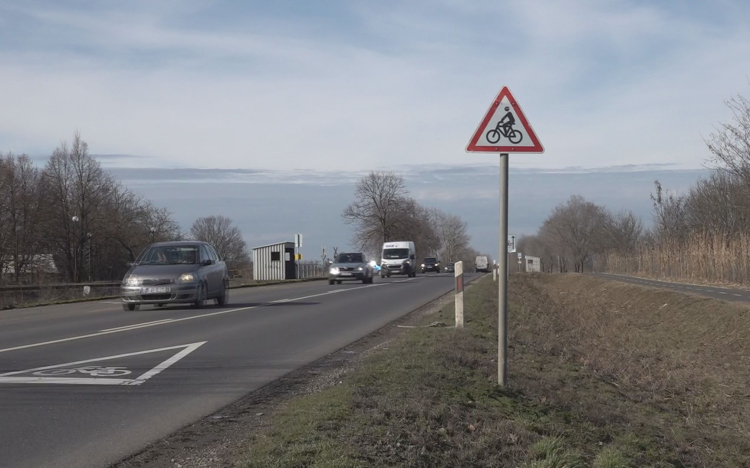 VESZÉLYES ELŐZÉS KARCAG HATÁRÁBAN