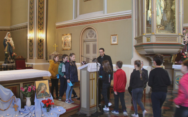 A Györffy István Katolikus Általános Iskola diákjai közösen imádkoztak