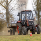 Traktoros ügyességi verseny