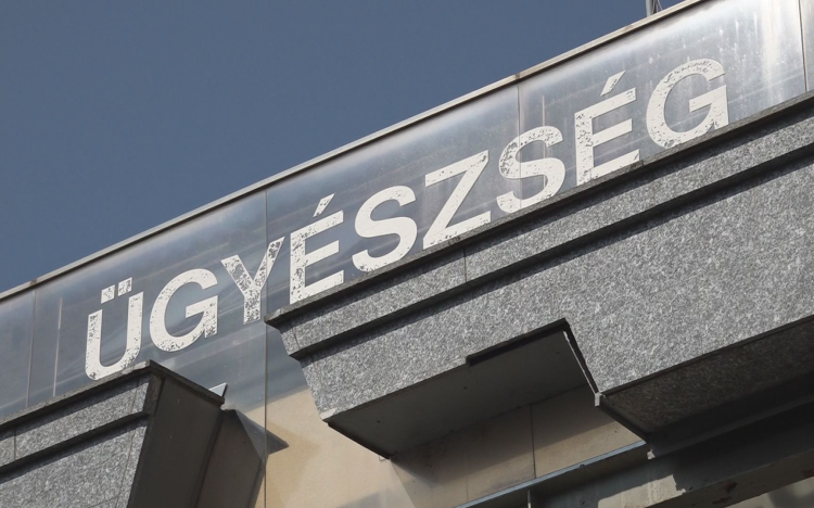 SZERELMÉNEK TÜZE NAGYOBB VOLT A KELLETÉNÉL