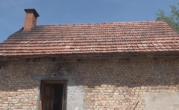 NYOLCGYERMEKES CSALÁDRA TÁMADTAK