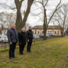 Koszorúzás Mándoky Kongúr István szobránál