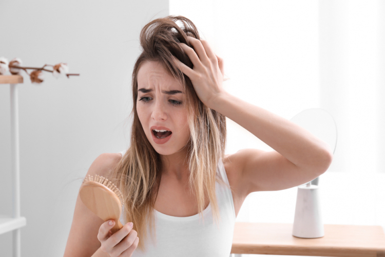 Mitől hullik a hajunk és hogyan kezeljük?