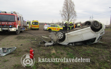  Lesodródott az útról egy autó Mezőtúrnál