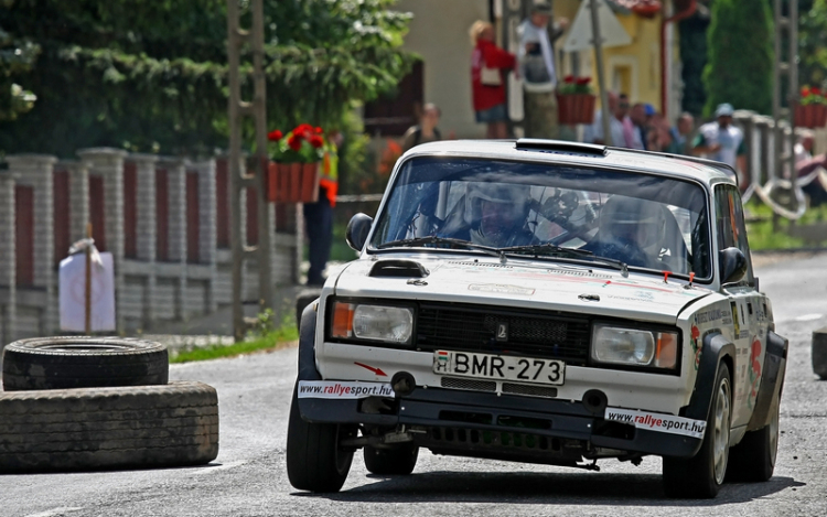 Rally: Csak kilinccsel előre!