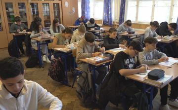 KOVÁTS NAPOKRA KÉSZÜL AZ ISKOLA