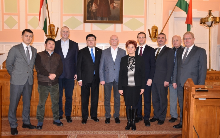 Karcagra látogatott a Kazah nagykövet