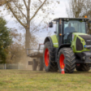 Traktoros ügyességi verseny