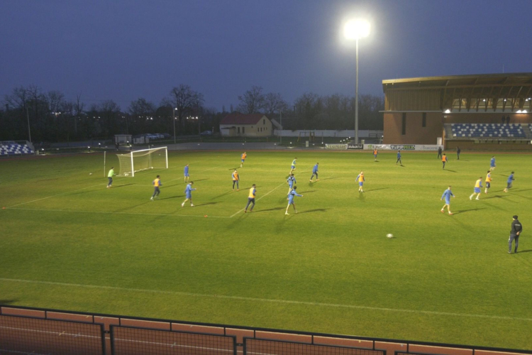 VILLANYFÉNYES PREMIER