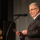 Az első adventi gyertya meggyújtása