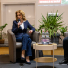 Ferencz Orsolya űrkutató, űrkutatásért felelős miniszteri biztos lakossági fóruma