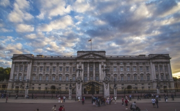 A brit királyi ház pénzügyeit sem kíméli a járvány