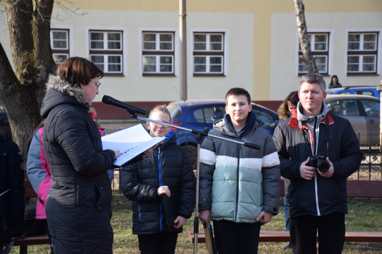 Koszorúzás Györffy István szobránál