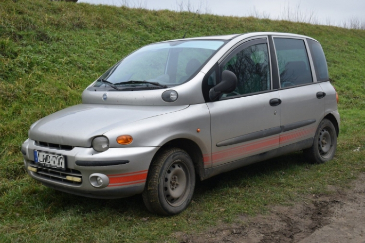 Újra kocsikázni akart a 15 éves fiú, újra elfogták 