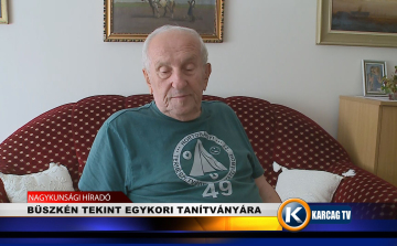 BÜSZKÉN TEKINT EGYKORI TANÍTVÁNYÁRA