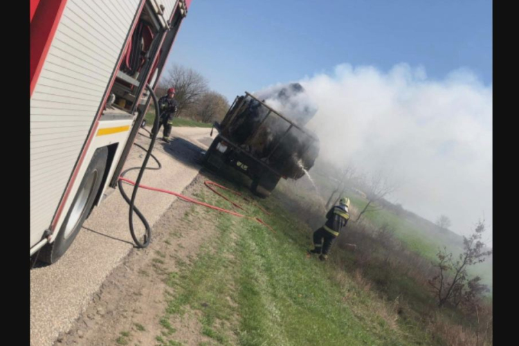  Bálák égtek egy traktor pótkocsiján