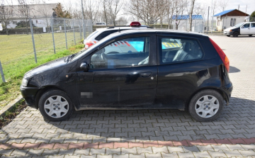 AZ ERŐSZAKKAL ELVETT TELEFON ÁRÁBÓL TANKOLT