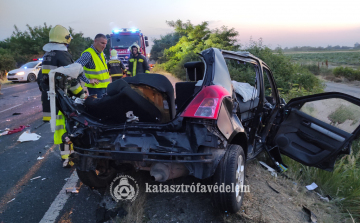 BUSZNAK HAJTOTT EGY FÉRFI A 4-ES SZÁMÚ FŐÚTON
