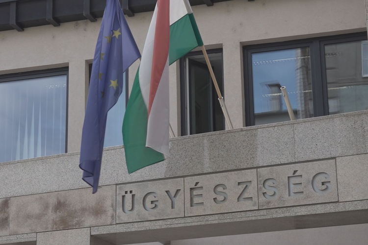 VILÁGMÁRKÁK UTÁNZATAIT ÁRULTA A NŐ