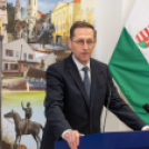 A Magyar Nemzeti Bank kortárs műgyűjteményéből érkeztek képek Karcagra