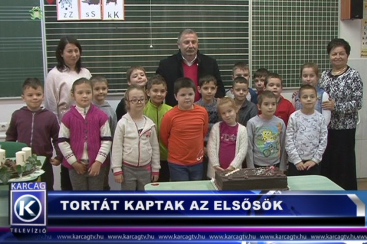 Tortát kaptak az elsősök