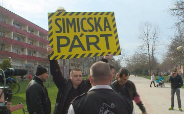 Folyamatosak a tiltakozások Vona politikája ellen