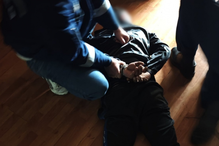 Őrizetben a karcagi betörő