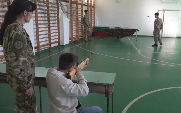 A HONVÉD-KADÉT PROGRAMMAL IS ISMERKEDHETTEK