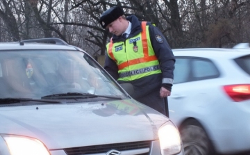 Rendszeresen ellenőrzik a rendőrök a megyében a járművezetőket