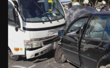  Kisteherautóval ütközött egy autó Túrkevén