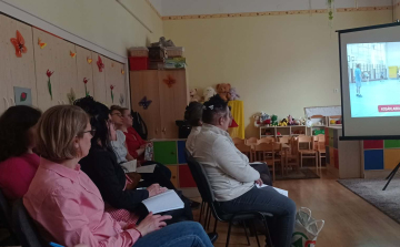 ELŐADÁS AZ „OKOSTESIRŐL”