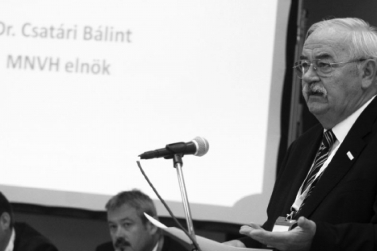 Elhunyt Csatári Bálint karcagi születésű professzor
