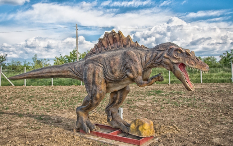 Dinoszaurusz élménypark létesült Tiszaderzsen