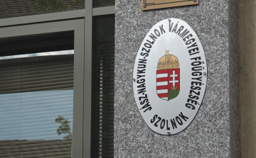 HÁZASSÁGGAL HITEGETTE-MAJD MÉG A HÁZÁT IS KICSALTA TŐLE