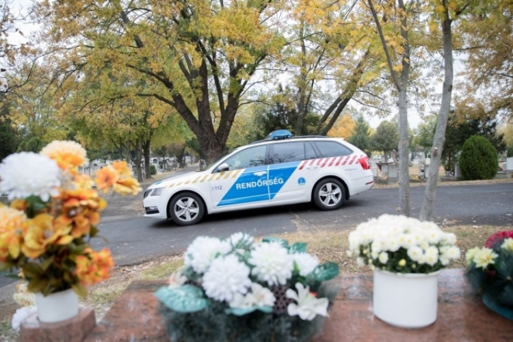 Emlékezzünk szeretteinkre biztonságban és nyugalomban!