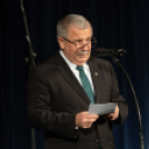 Az első adventi gyertya meggyújtása