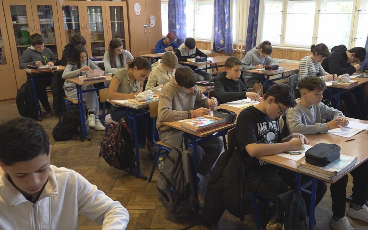 KOVÁTS NAPOKRA KÉSZÜL AZ ISKOLA
