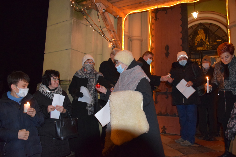 Meggyújtották a negyedik adventi gyertyát.