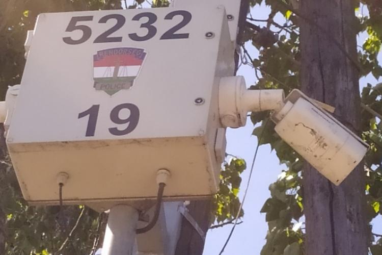 IDEGESÍTETTE A TÉRFIGYELŐ KAMERA, EZÉRT TÖNKRETETTE