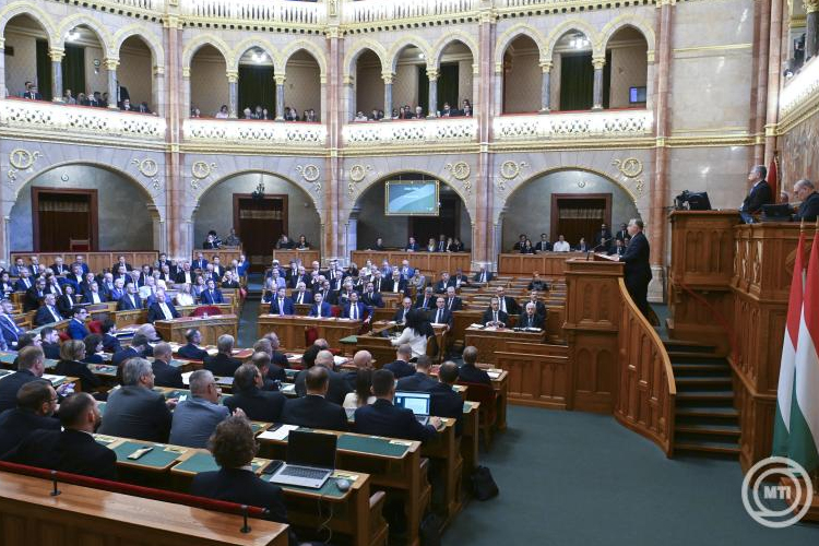 Orbán Viktor: új gazdaságpolitikára van szükség