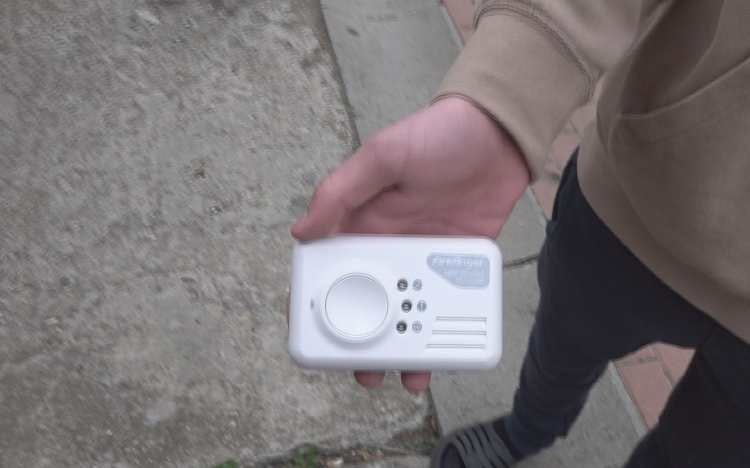 KÉT EMBER ÉLETÉT MENTETTE MEG A SZÉN-MONOXID ÉRZÉKELŐ SZOLNOKON