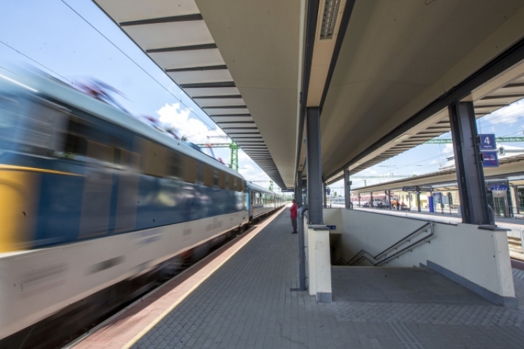 Befejezték a dél-balatoni vasútvonal felújítását, szombattól csökken a menetidő