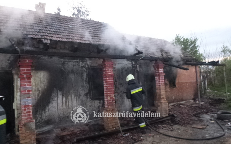  Kiégett egy családi ház Jászladányon