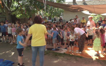 KOMÁZÓ A CSOKONAI UTCAI ÓVODÁBAN