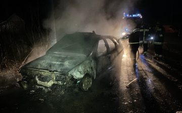  Kiégett egy gépkocsi Tiszabőn