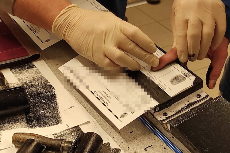 A Karcagi rendőrök őrizetbe vették a rablás feltételezett elkövetőjét
