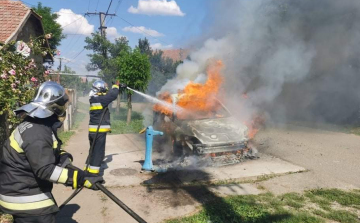  Kigyulladt egy autó Kenderesen