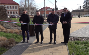 MEGÚJULT FEGYVERNEK KÖZPONTJA