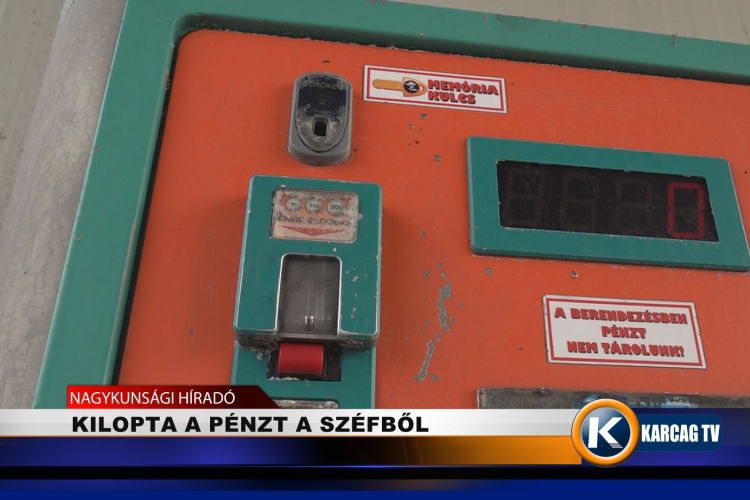 KILOPTA A PÉNZT A SZÉFBŐL